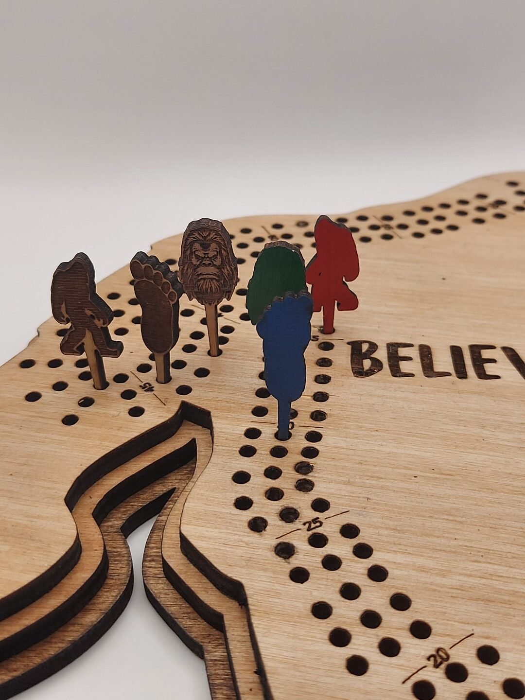 Big foot cribbage board, unique bigfoot game for all the sasquatch believers. Perfect cryptid gift for card game and outdoors enthusiasts - Image 4