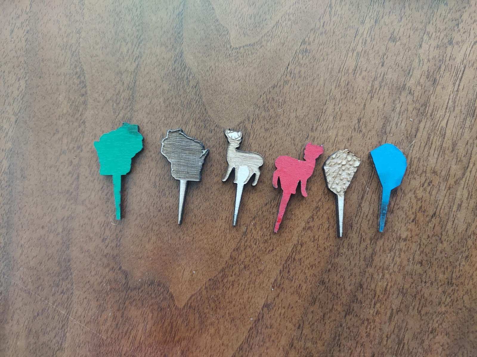 Wisconsin cribbage board, laser cut wood in Wisconsin shape, game board, and wall display and in one. Midwestern family game and gift. - Image 9