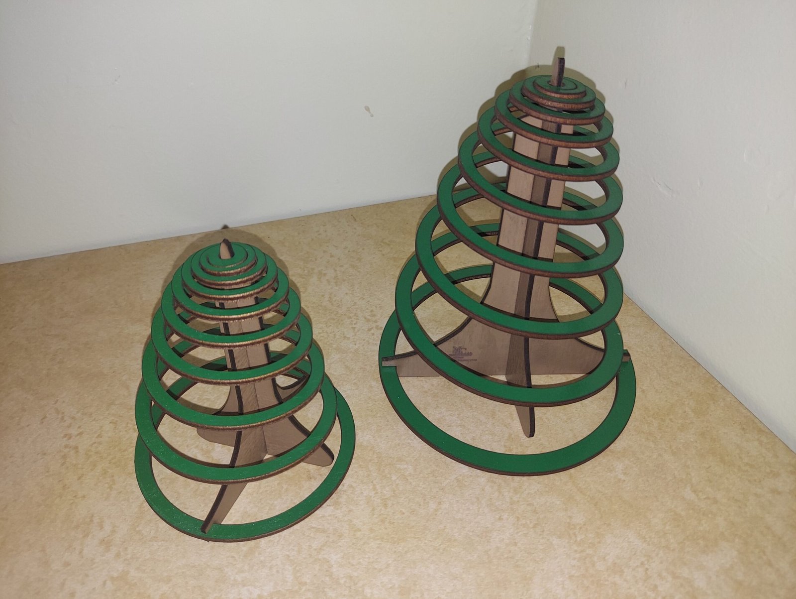 Laser Cut Wooden Christmas Tree Decoration – Collapsible & Reusable Holiday Tabletop Ornament – Modern Minimalist Green & Wood Design